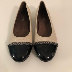 Aerosols Black and cream flats